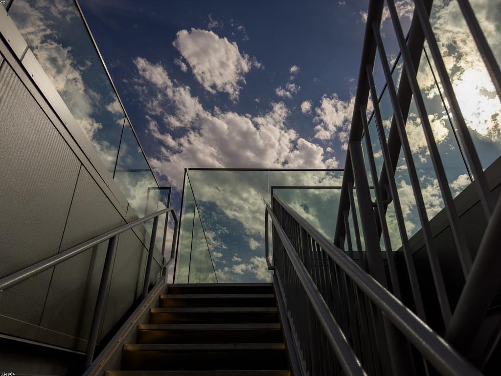 ផលិតផល និងសេវាកម្ម: ការបង្រ្កាបទីផ្សារពិភពលោក